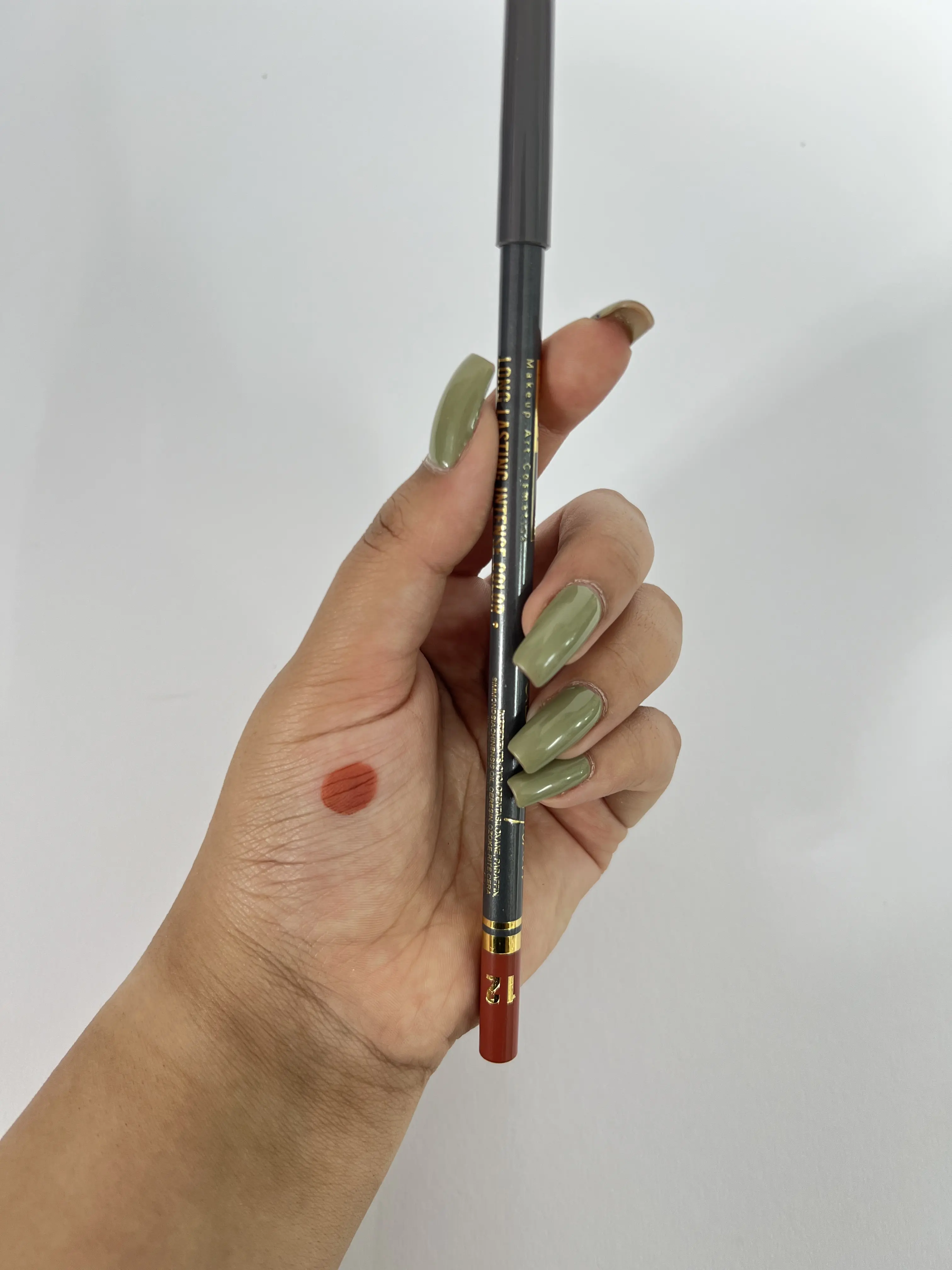 خط لب مک